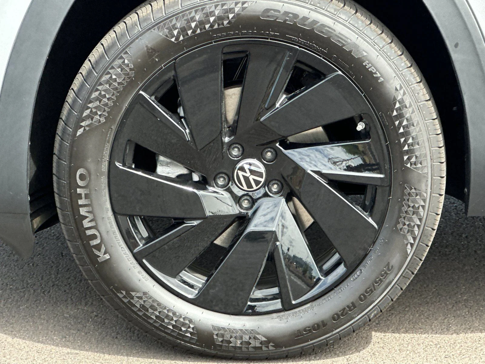 New 2026 Silver Volkswagen SE w/Technology image 24