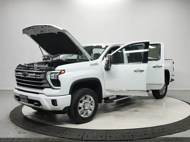 Used 2024 White Chevrolet High Country image 11