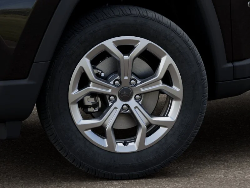New 2026 Diamond Black Crystal Pearlcoat Jeep Latitude image 42