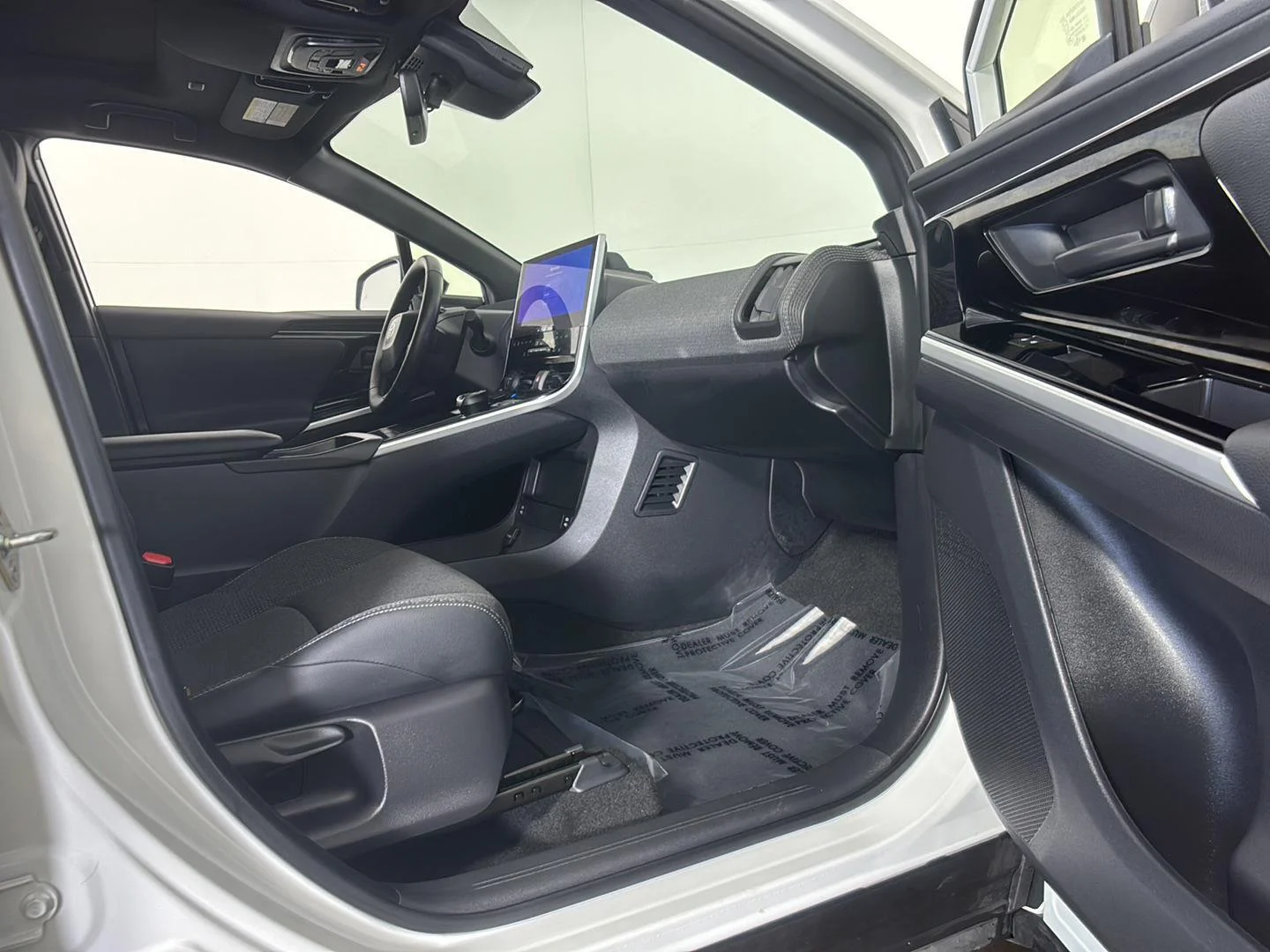 Used 2023 Wind Chill Pearl Toyota XLE image 15