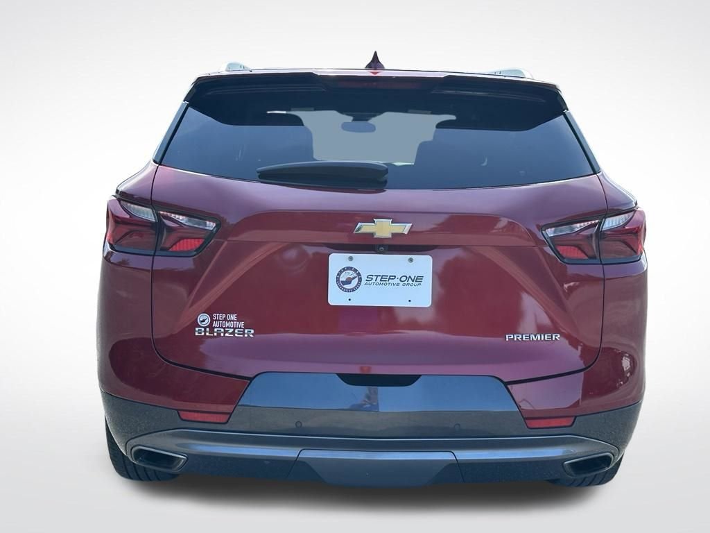 Used 2022 Red Chevrolet Premier image 6