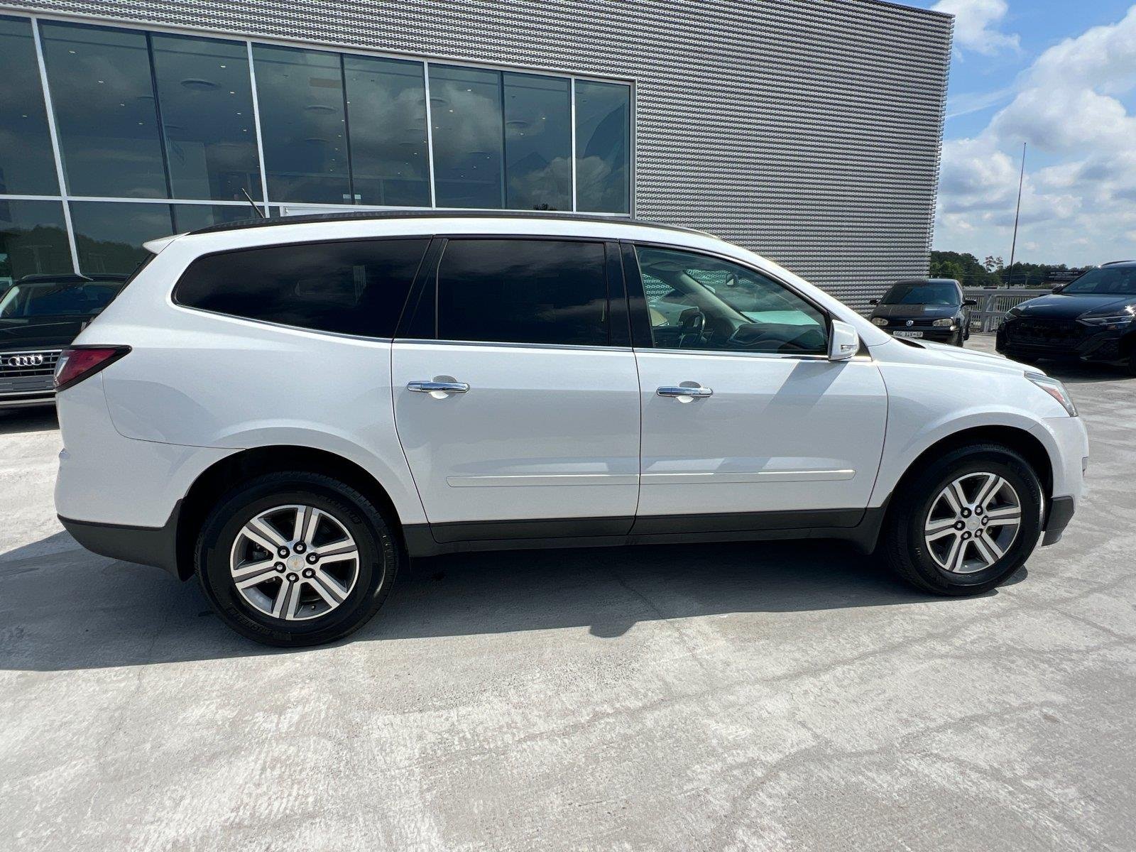Used 2016 Iridescent Pearl Tricoat Chevrolet LT image 4