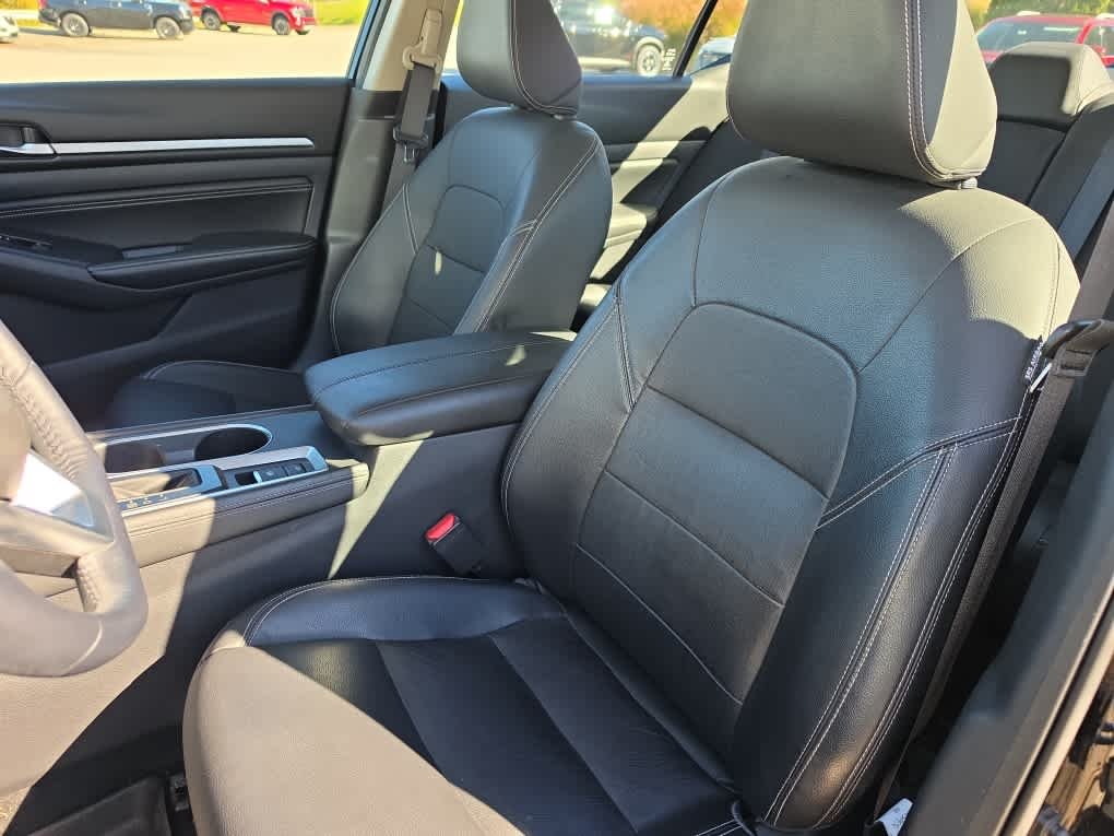 Used 2019 Super Black Nissan 2.5 SL image 15