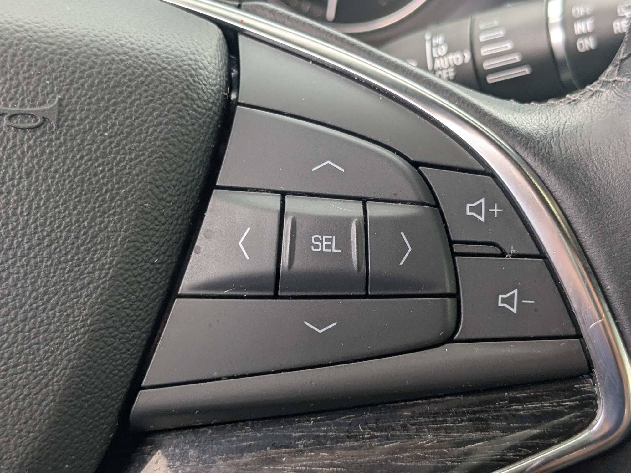 Used 2022 Mary Kay Pearl Tri-Coat Cadillac FWD Premium Luxury image 35