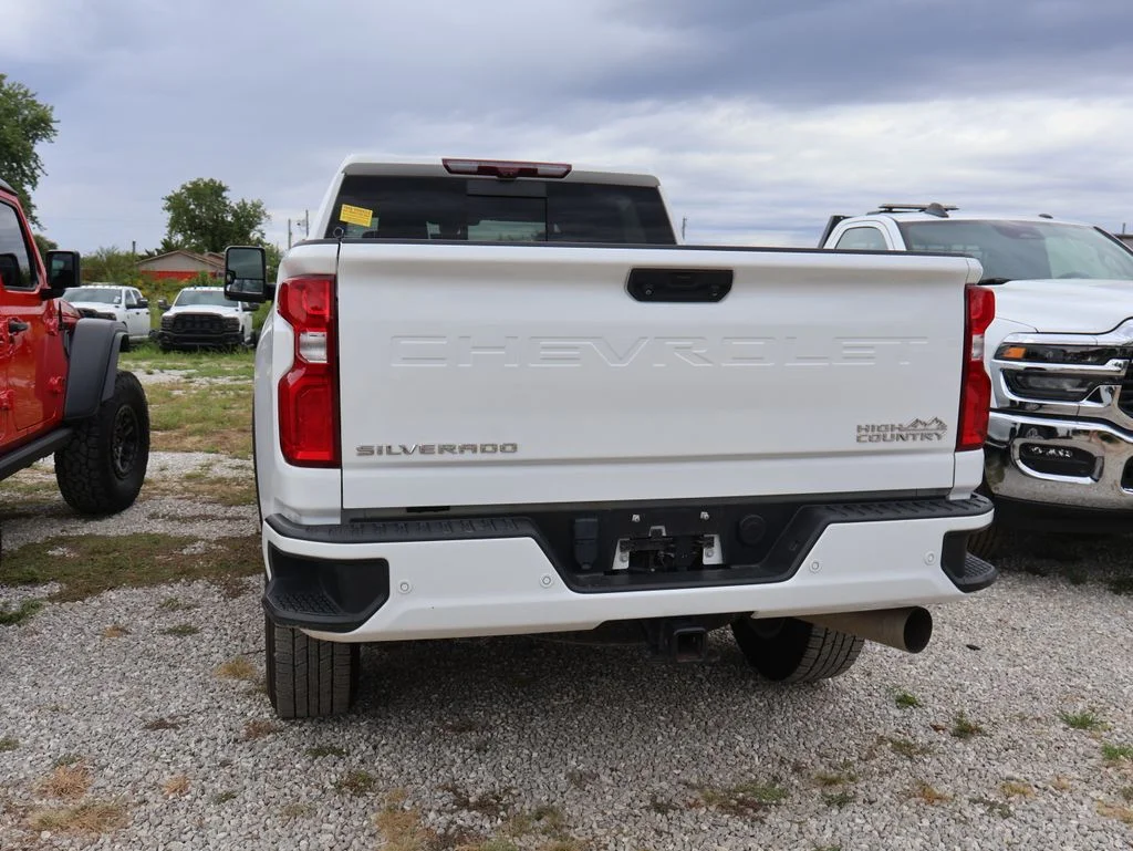Used 2022 White Chevrolet High Country image 20