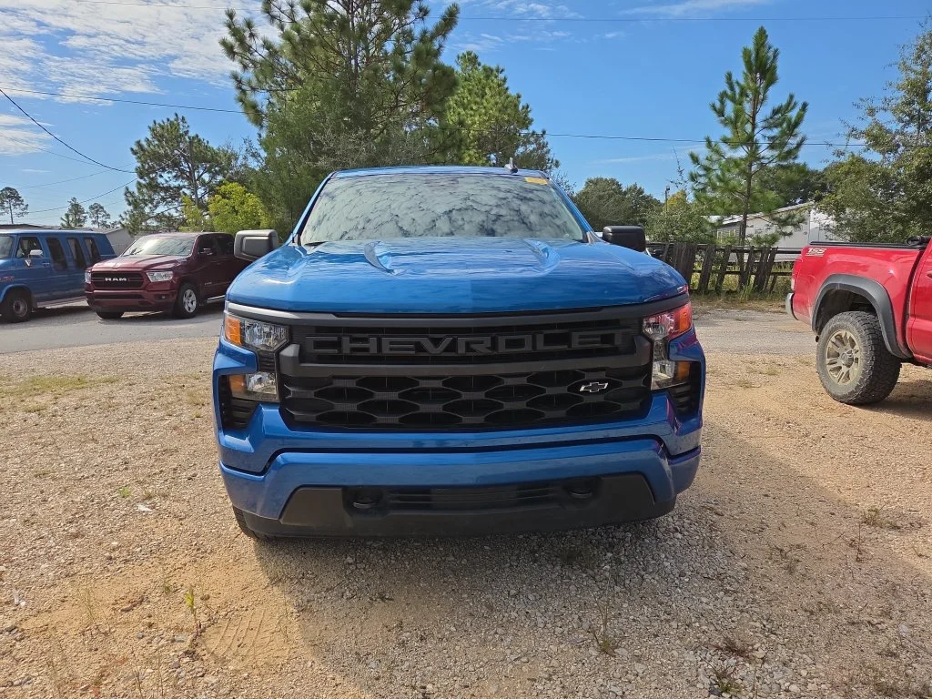 Used 2023 Blue Chevrolet Custom image 3
