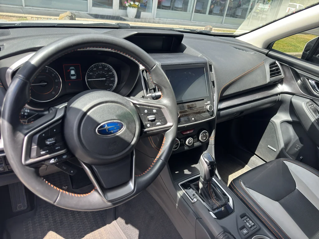 Used 2019 Crystal White Pearl Subaru Limited image 8