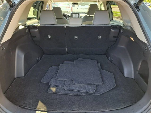 Certified Used 2020  Toyota XLE Premium image 36