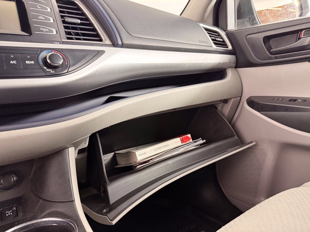 Used 2019 White Toyota LE image 28