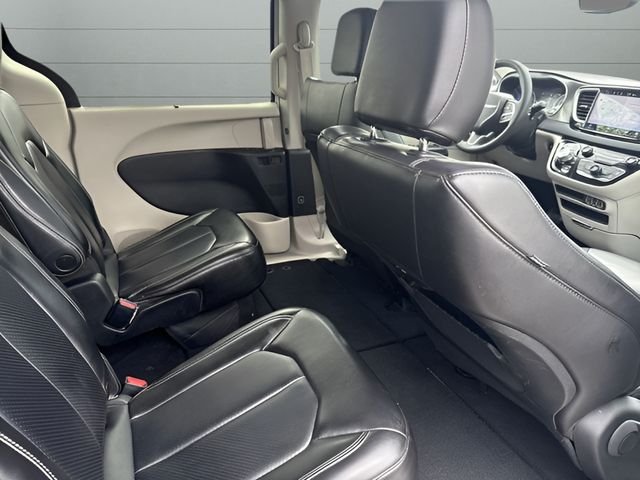Used 2023 White Chrysler Touring L image 22