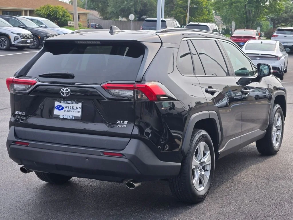 Used 2020 Black Toyota XLE image 11