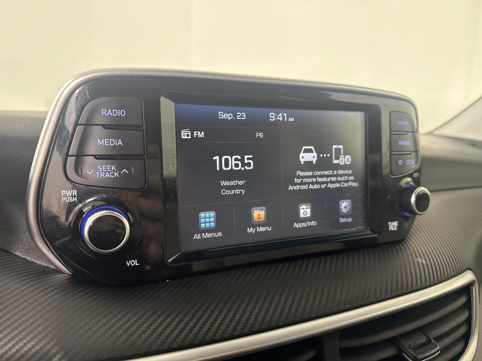 Used 2019 White Pearl Hyundai SE image 17
