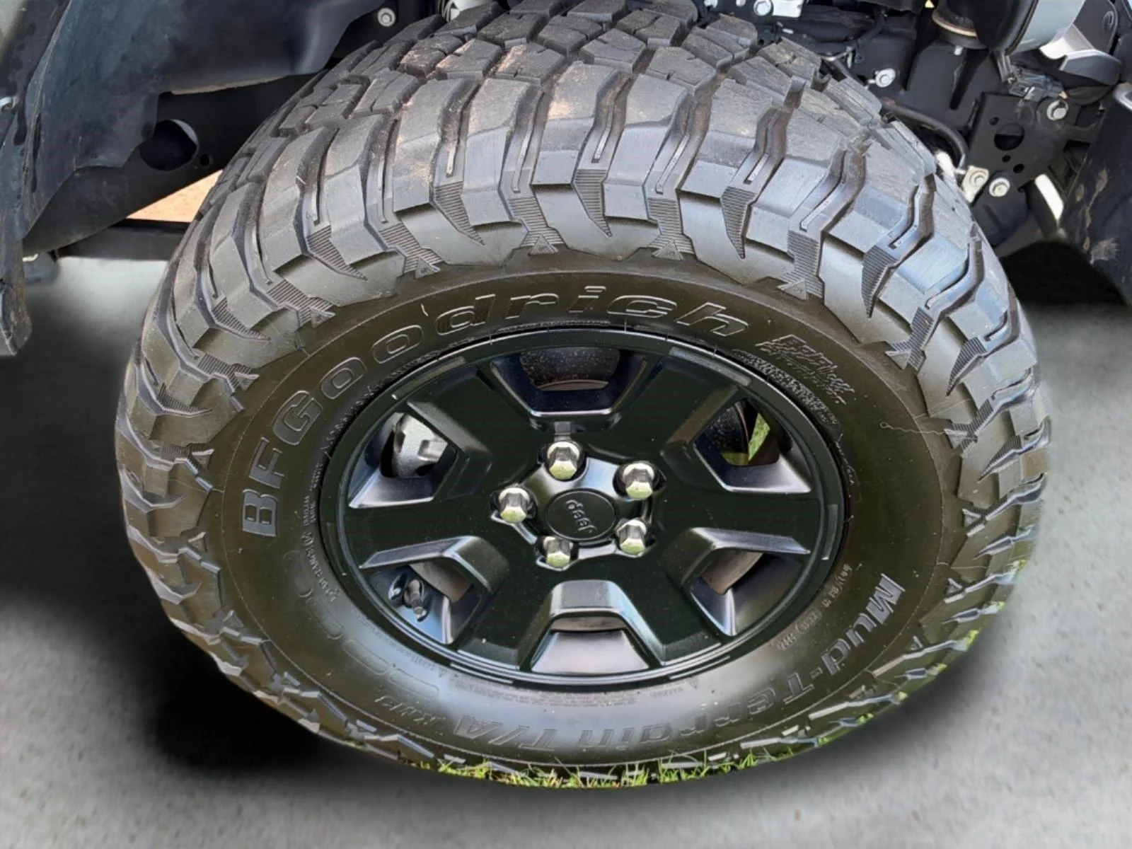 Used 2022 Sting-Gray Clearcoat Jeep Mojave image 9