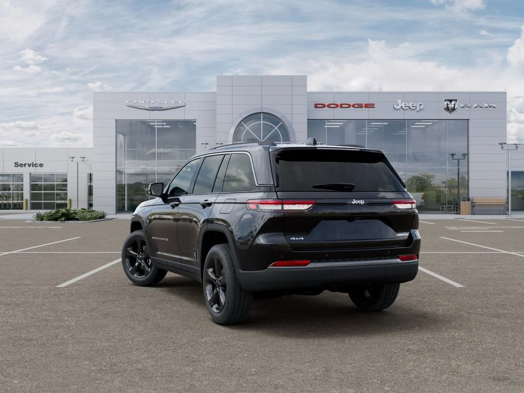 New 2026 Diamond Black Crystal Pearl-Coat Exterior Paint Jeep Limited image 3