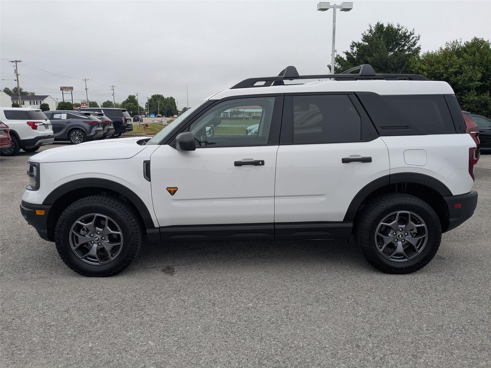 Used 2023 Oxford White Ford Badlands image 8