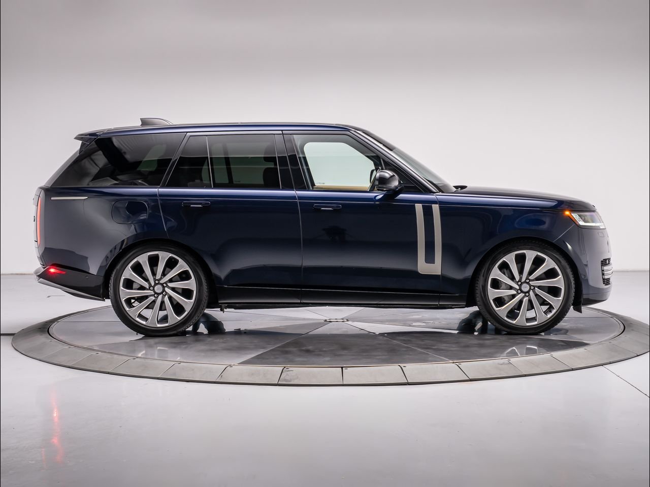 Used 2023 Portofino Blue Metallic Land Rover P530 SE image 6