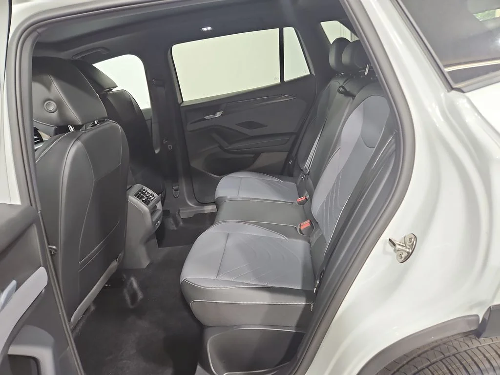 New 2026 White/off-white Volkswagen 2.0T SE R-Line Black image 23