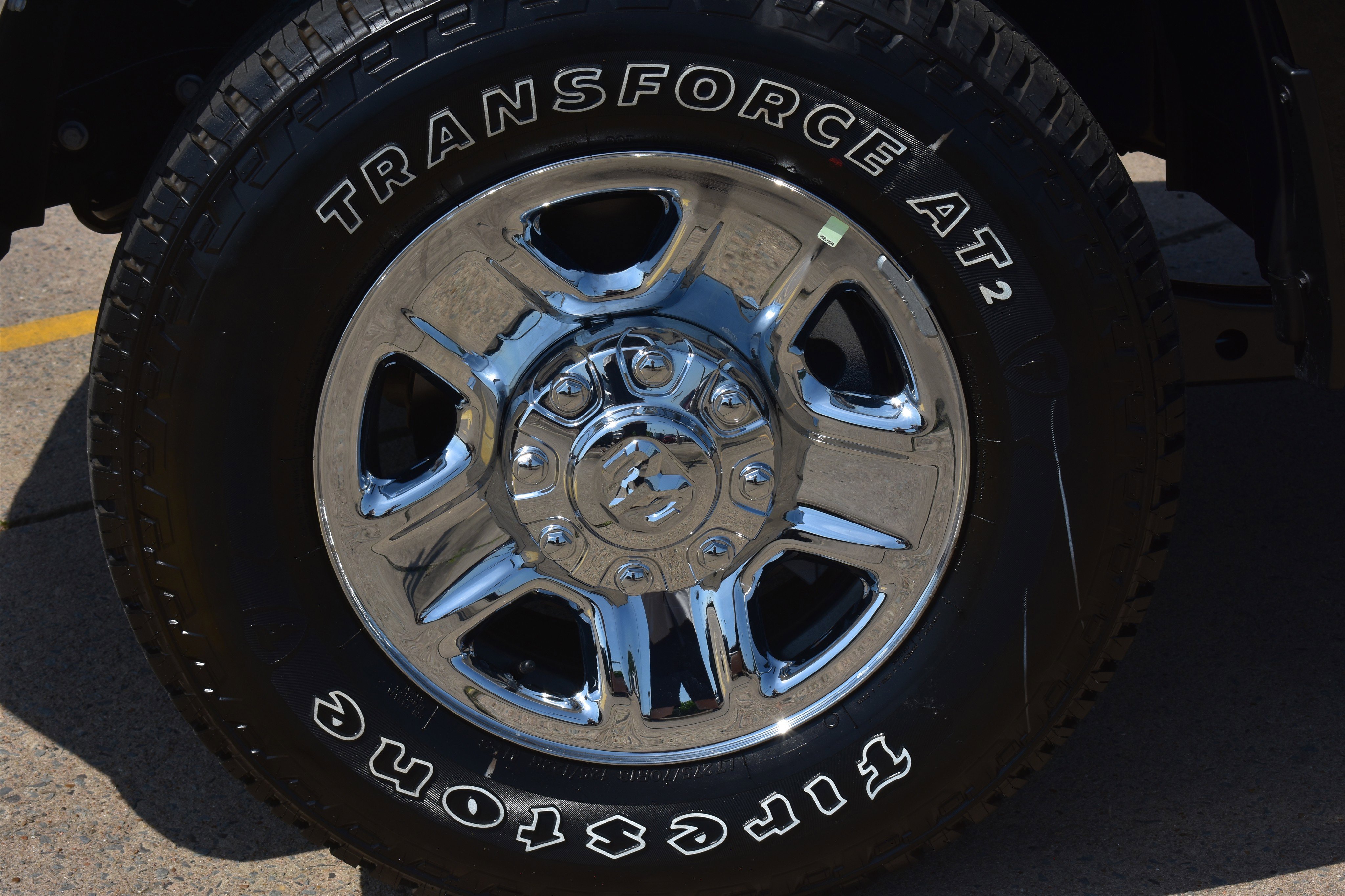 New 2026 Diamond Black Crystal Pearl-Coat Exterior Paint RAM Tradesman image 10