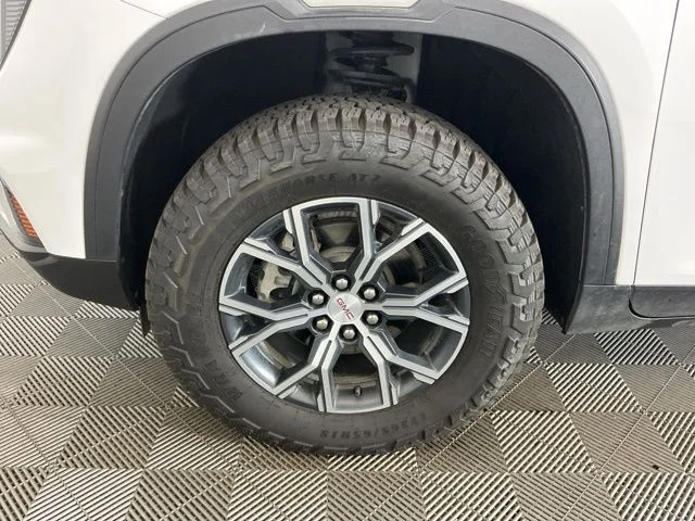 Used 2025 White GMC AT4 image 9