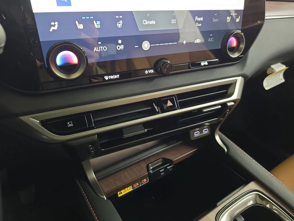 New 2026 Eminent White Pearl Lexus PREMIUM image 23