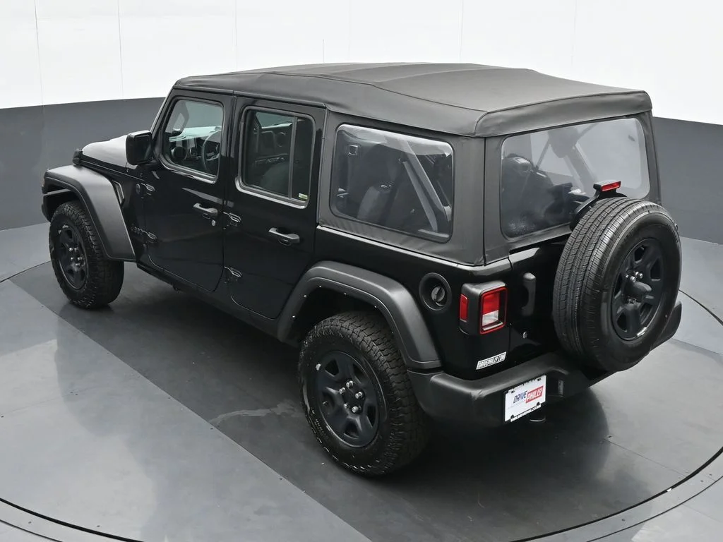 Used 2022 Black Jeep Unlimited Sport image 18