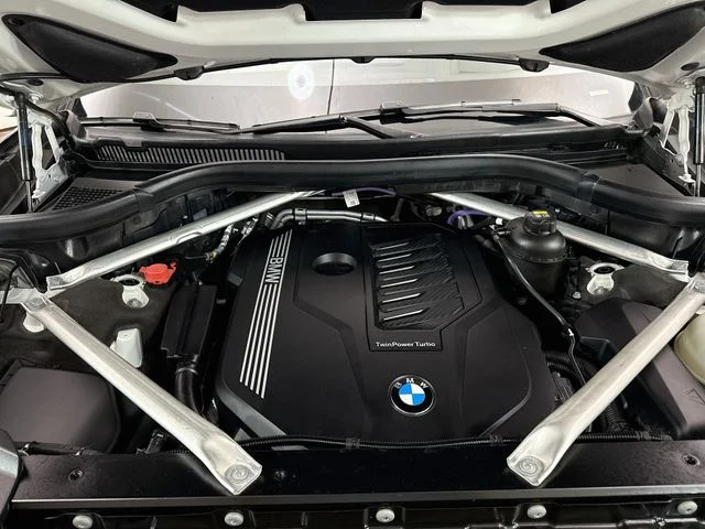 Used 2022 White BMW xDrive40i image 32