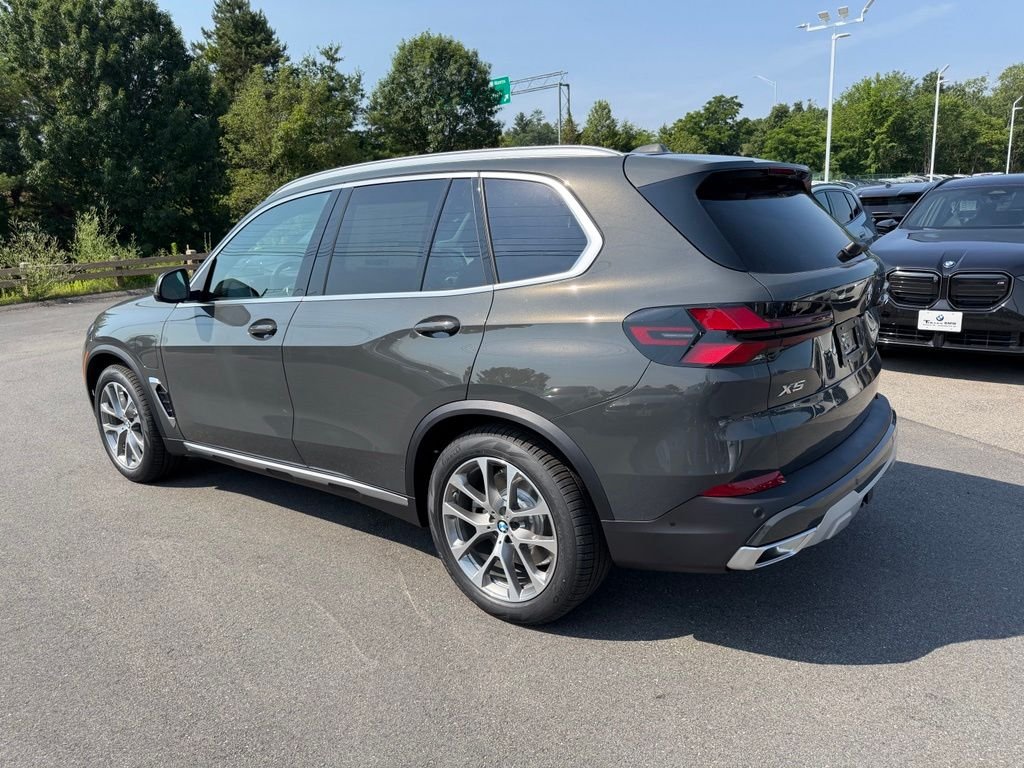New 2026 Dravit Grey Metallic BMW xDrive50e image 3