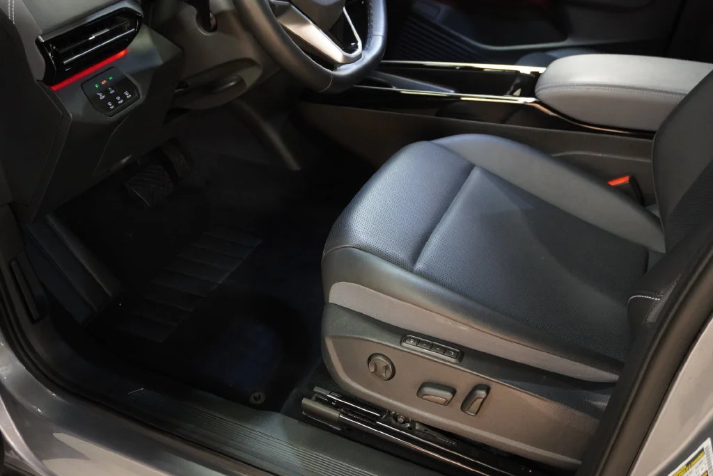 Certified Used 2023 Silver Mist Metallic Volkswagen Pro S image 34