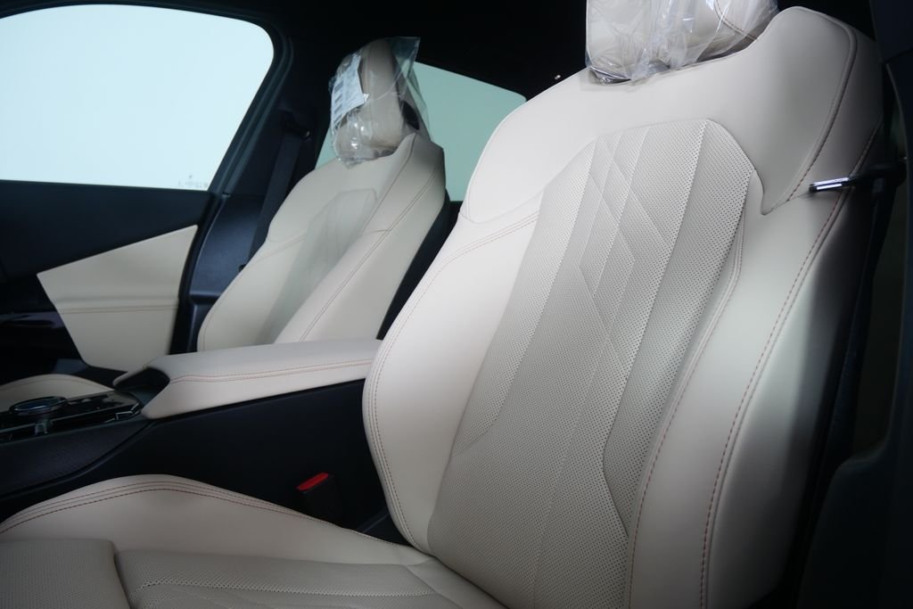 Used 2026 Mineral White Metallic BMW 30 xDrive image 10