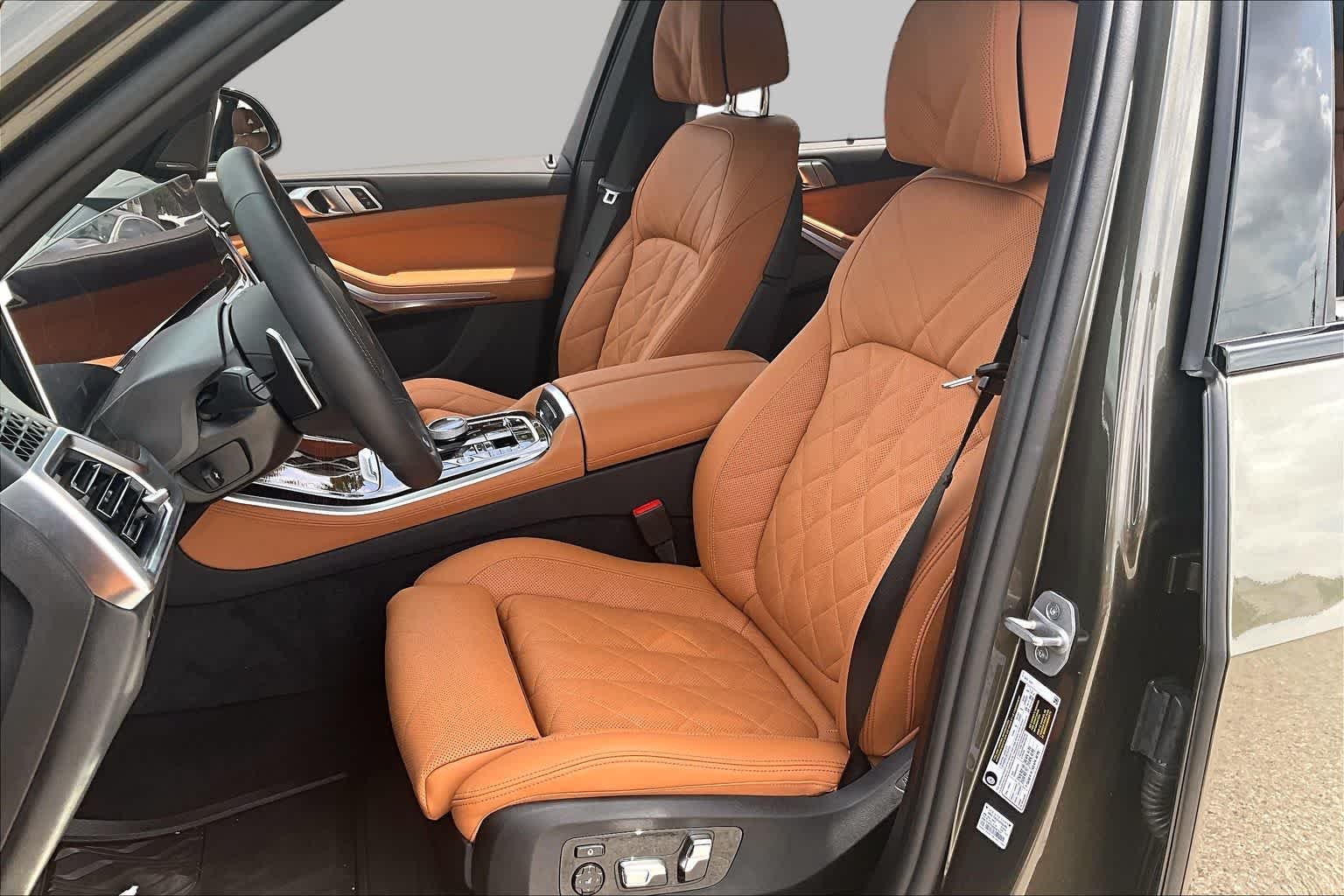 Used 2026 Manhattan Green Metallic BMW sDrive40i image 7