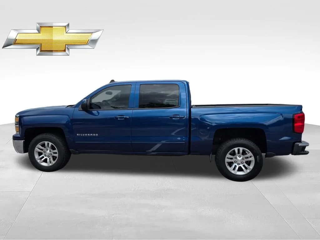 Used 2015 DEEP OCEAN BLUE METALLIC Chevrolet LT image 4