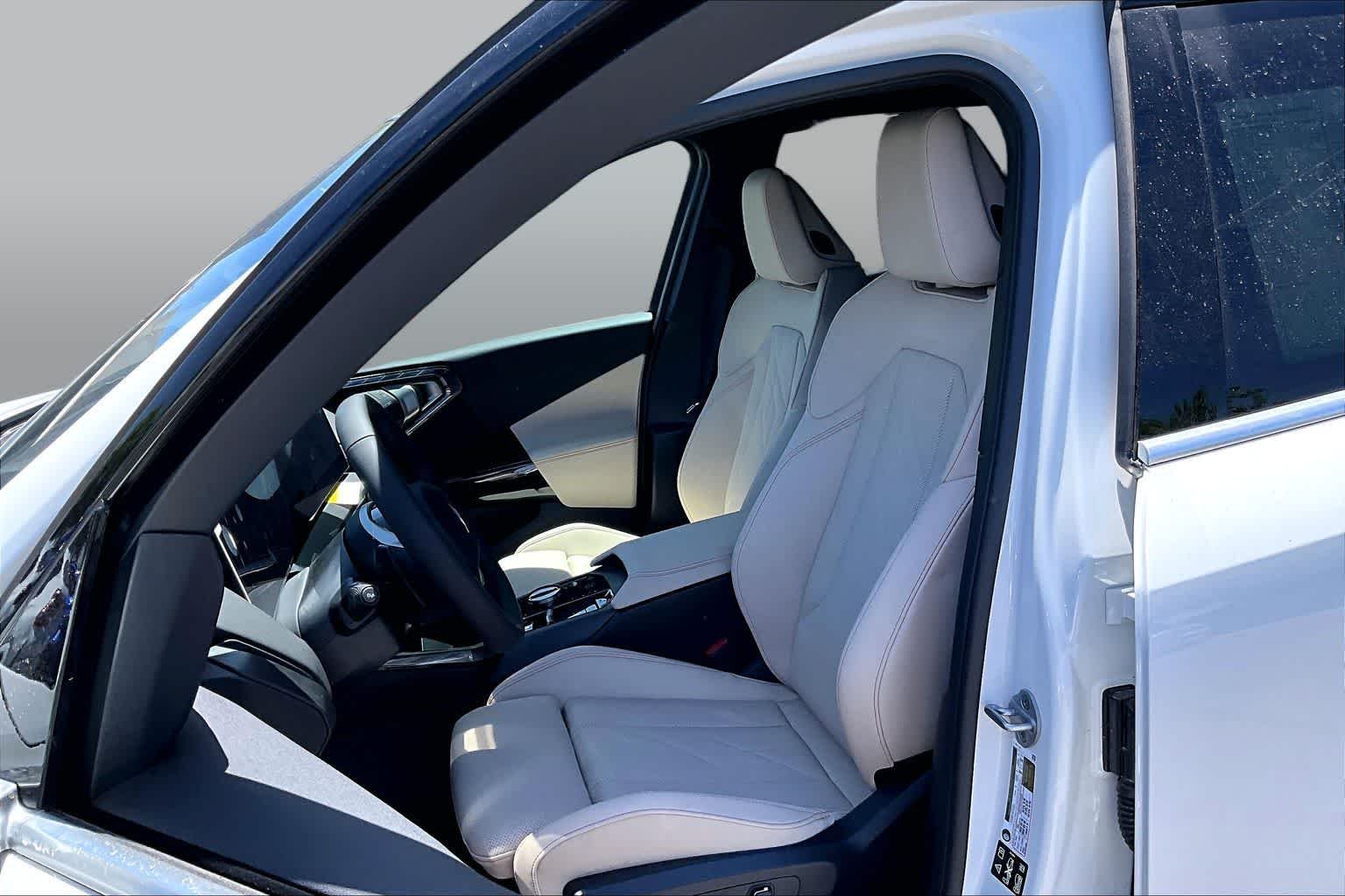 New 2026 Alpine White BMW 30 xDrive image 9