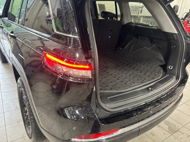 Certified Used 2023 Diamond Black Crystal Pearlcoat Jeep Laredo image 10
