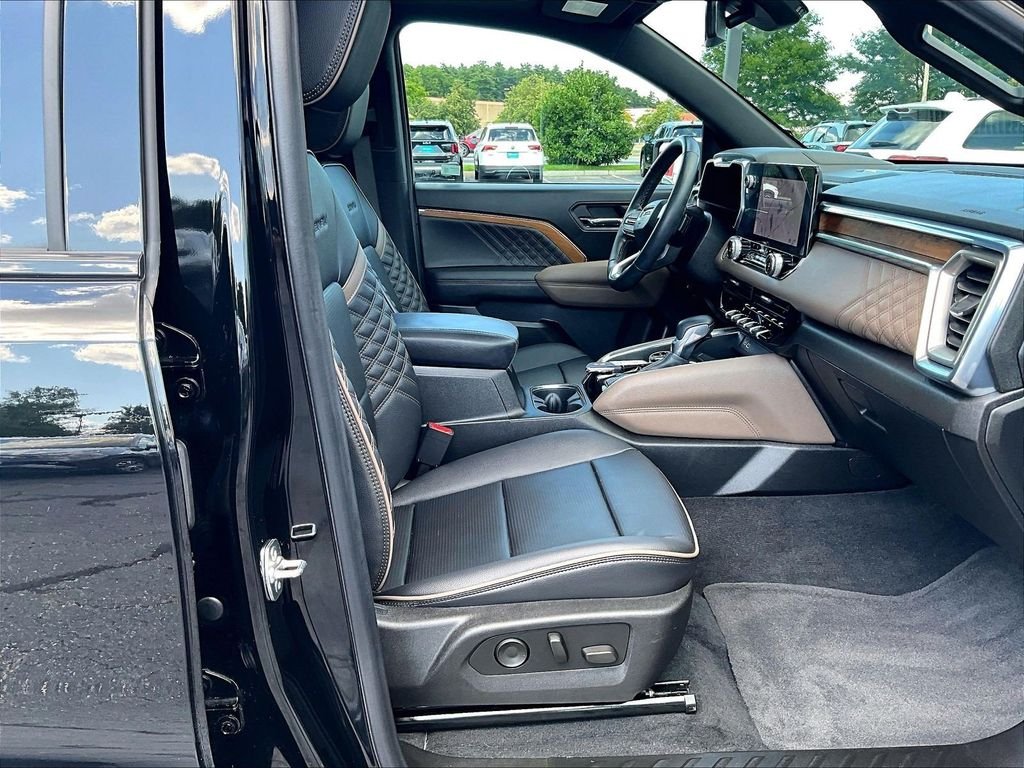 Used 2025 Black GMC Denali image 10