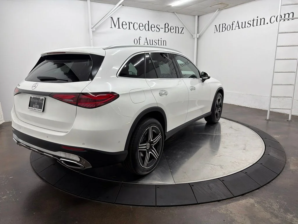 New 2027 White Mercedes-Benz GLC 300 image 8