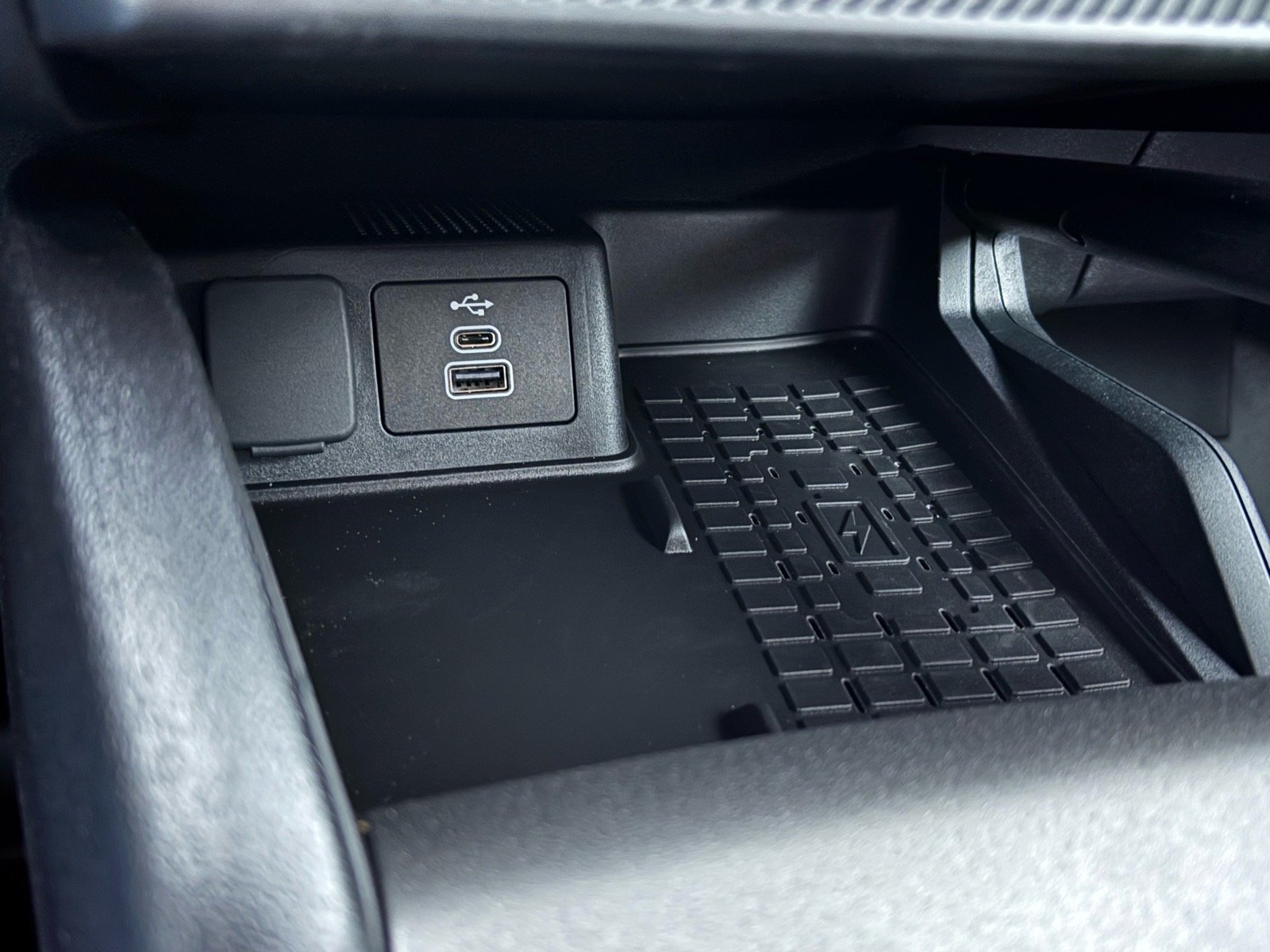 New 2025 Carbonized Gray Metallic Ford Outer Banks® image 18