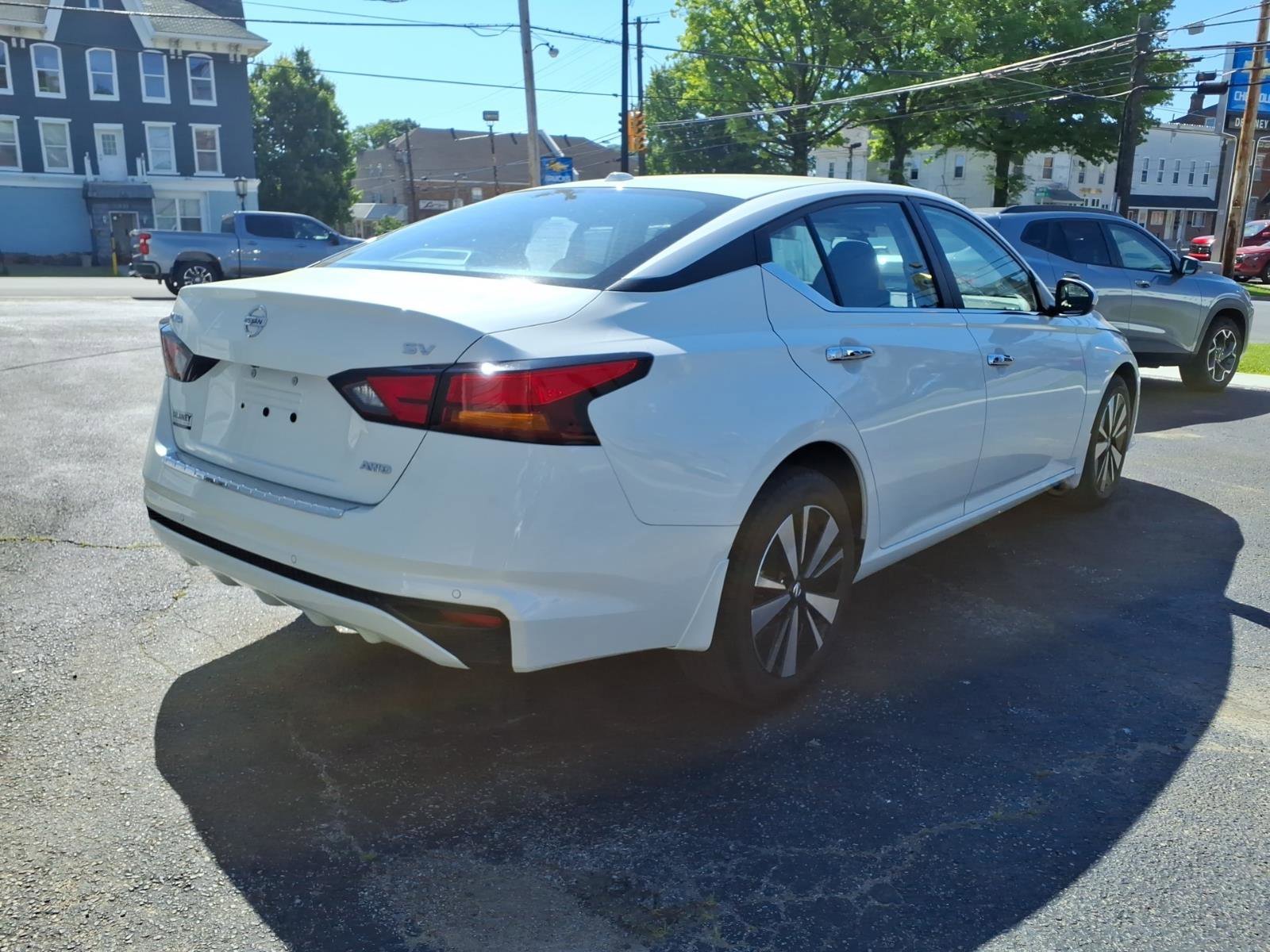 Used 2021 Pearl White Tricoat Nissan 2.5 SV image 5