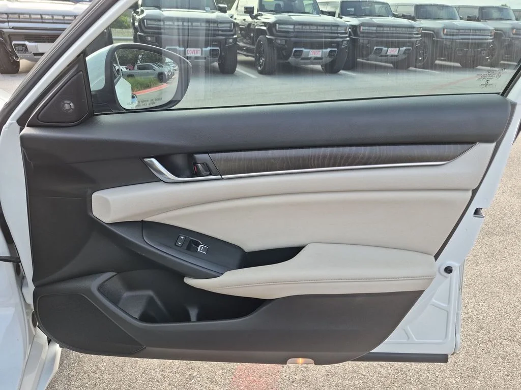Used 2019  Honda Touring image 36