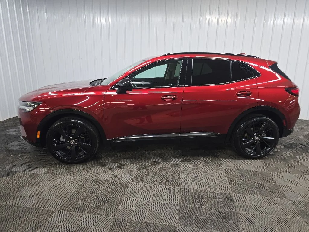 Used 2022 Red Buick Essence image 5