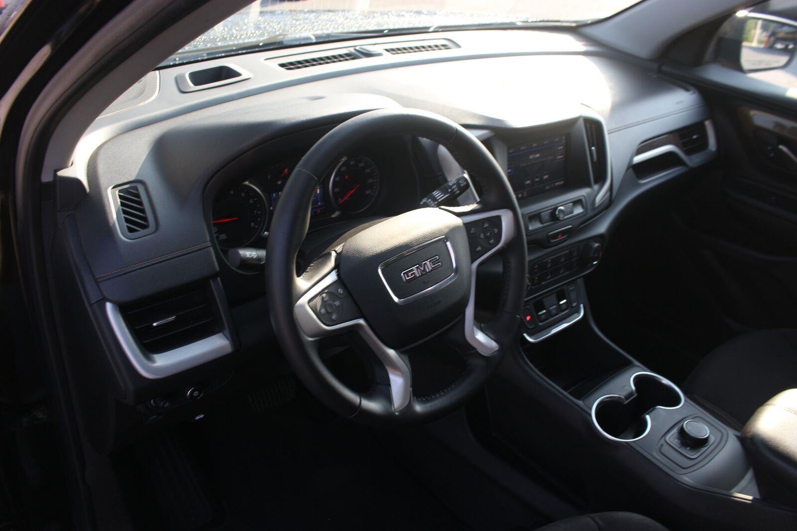 Used 2020 EBONY TWILIGHT METALLIC GMC SLE image 16