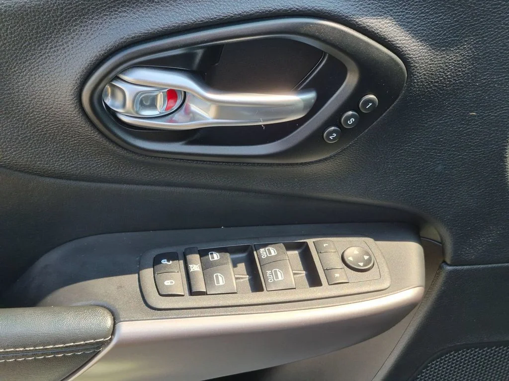Used 2021 Gray Jeep Limited image 12