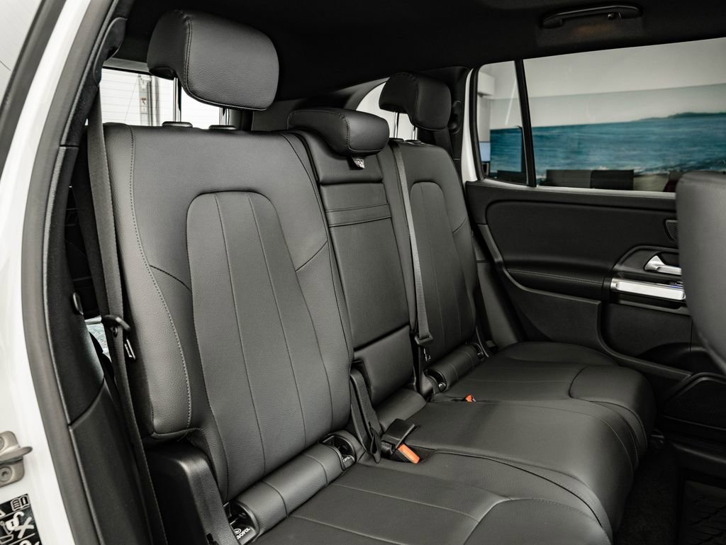 Used 2024 Polar White Mercedes-Benz GLB 250 image 46