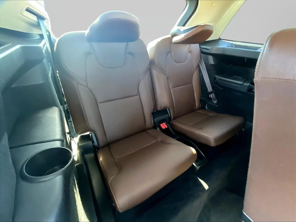 Used 2019 Silver Volvo T6 Momentum image 28