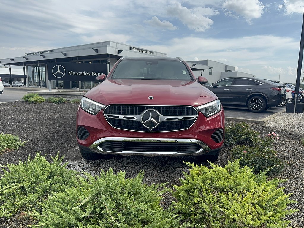New 2026 MANUFAKTUR Patagonia Red Metallic Mercedes-Benz GLC 300 4MATIC® image 6