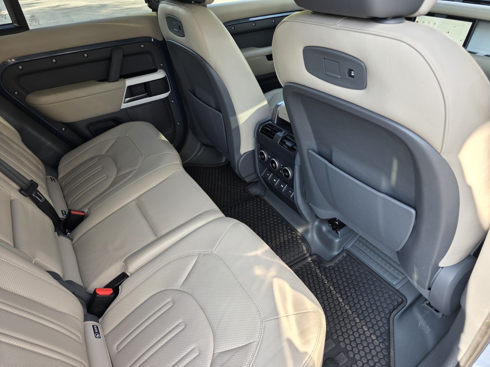 Used 2020 Tasman Blue Metallic Land Rover 110 P400 HSE image 26