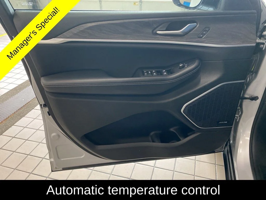 Used 2024 Silver Jeep 4xe image 10