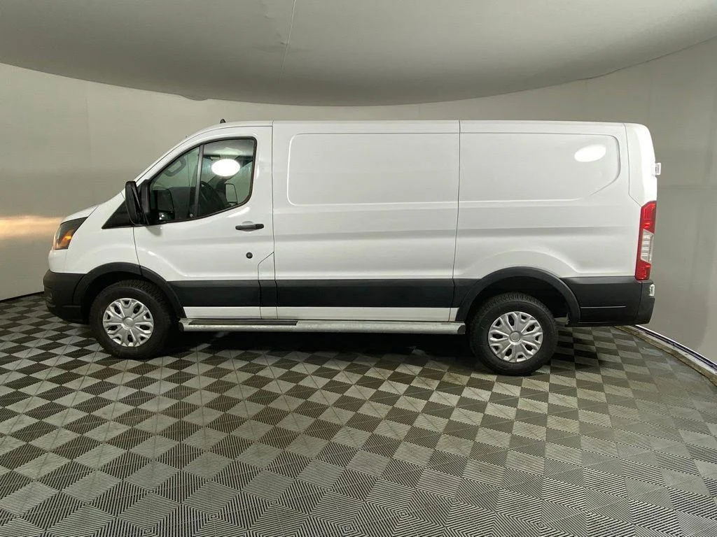 Used 2024 Oxford White Ford Base image 9