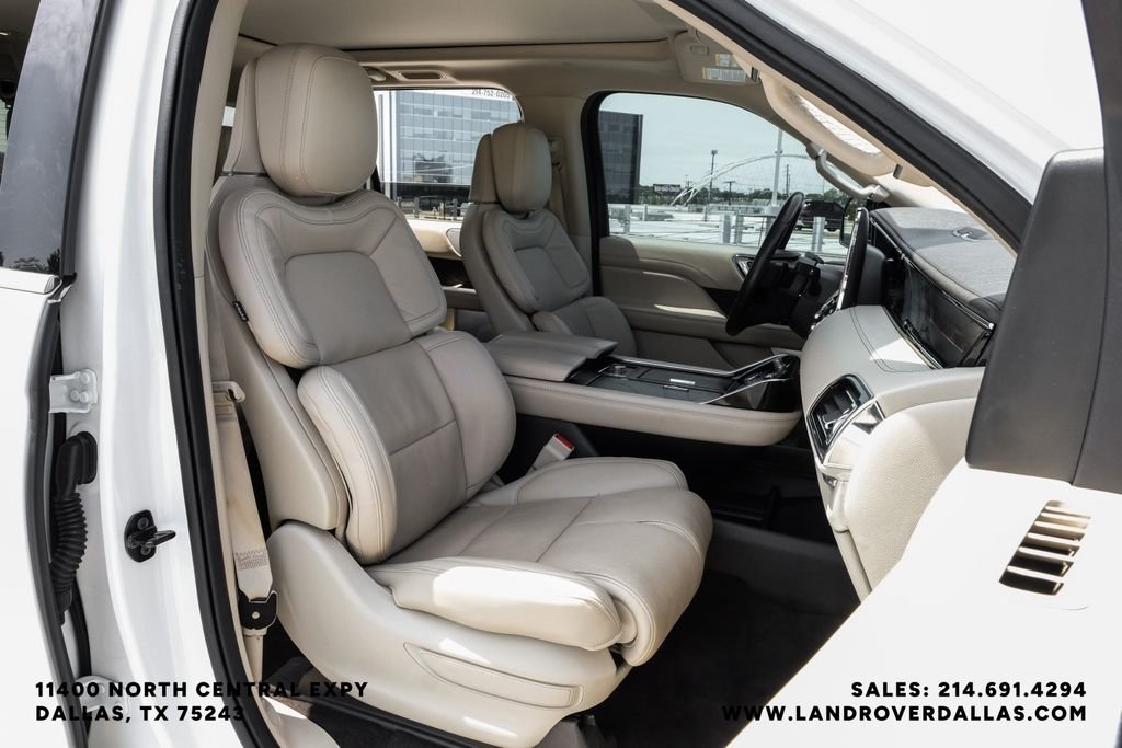 Used 2021 White Lincoln Reserve image 40