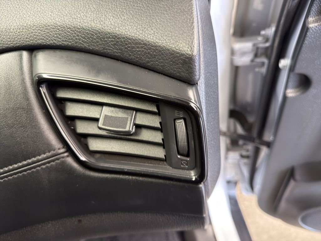 Used 2019 Silver Nissan SL image 26