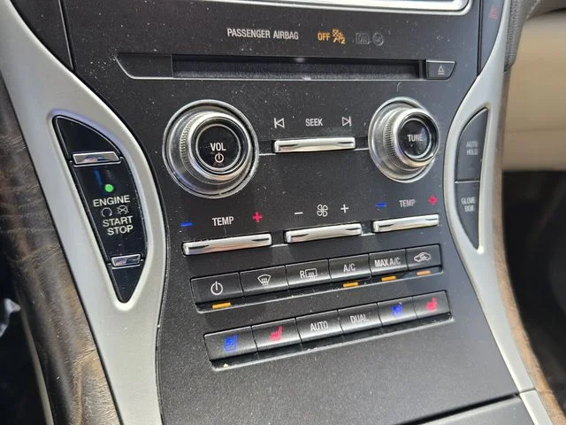 Used 2019 White Lincoln Reserve image 17